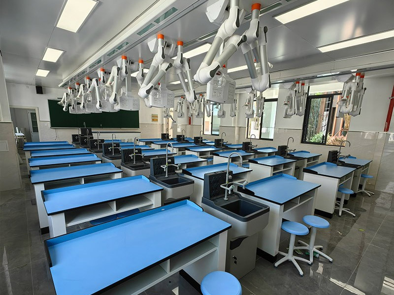 Why Builders Trust Phenolic Plywood for Flooring and Heavy-Duty Jobs